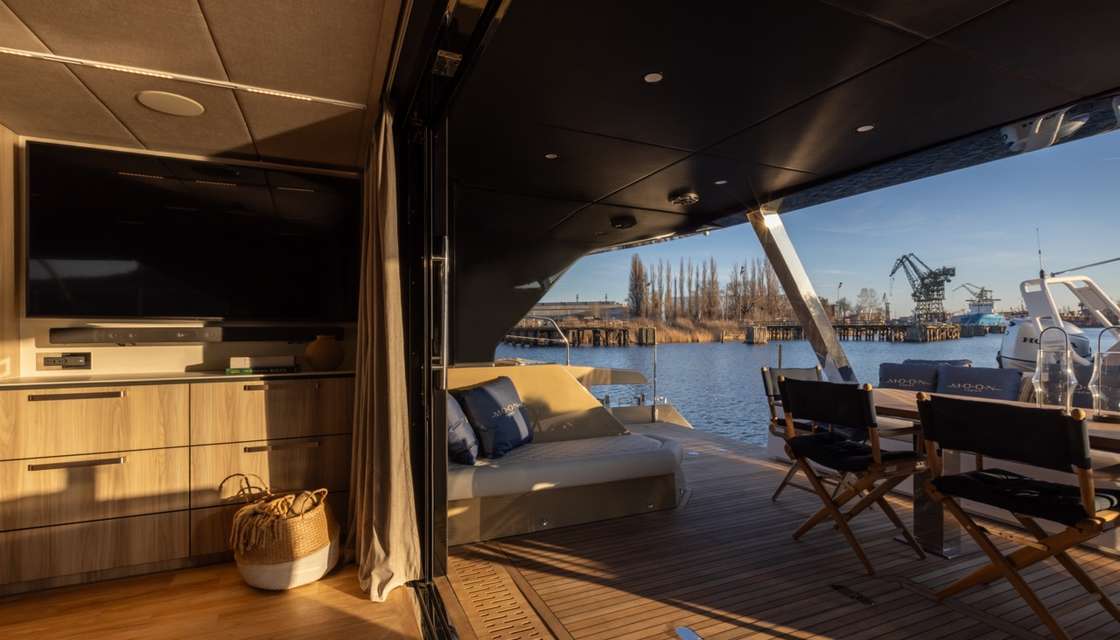 Moon Yacht 60