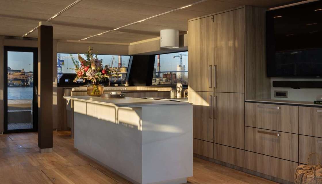 Moon Yacht 60