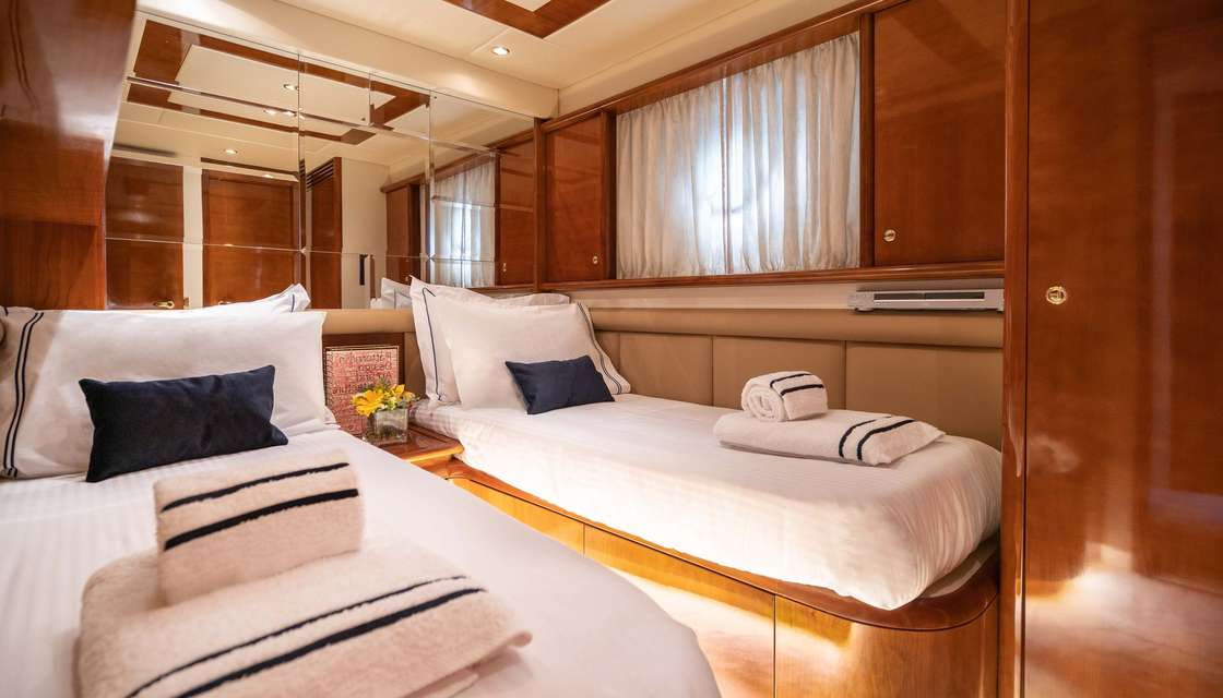 Azimut 74