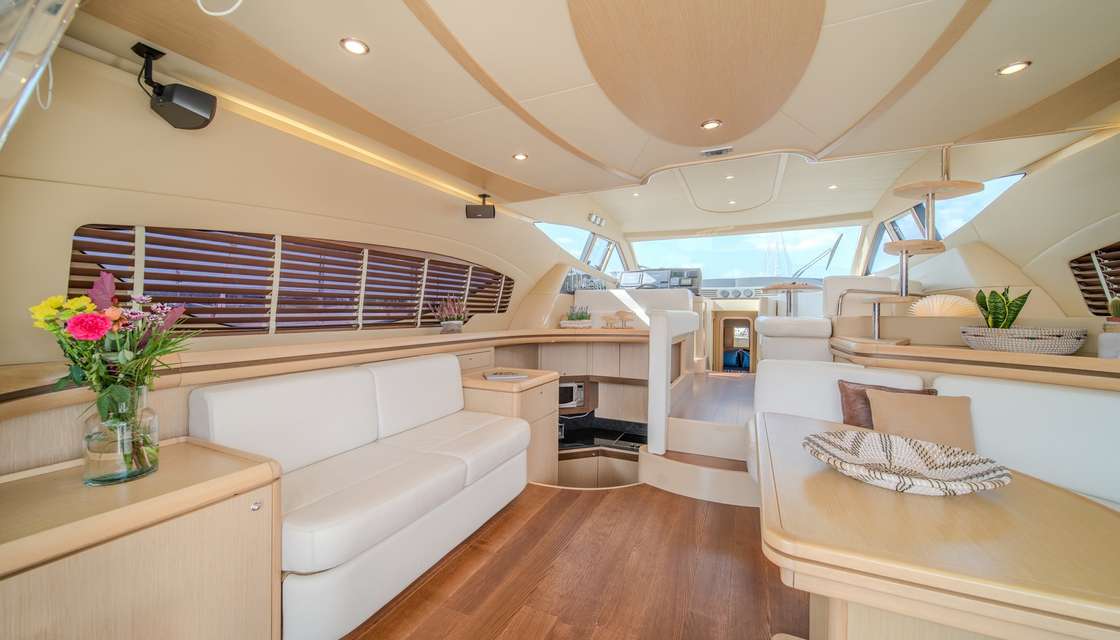 Ferretti 550