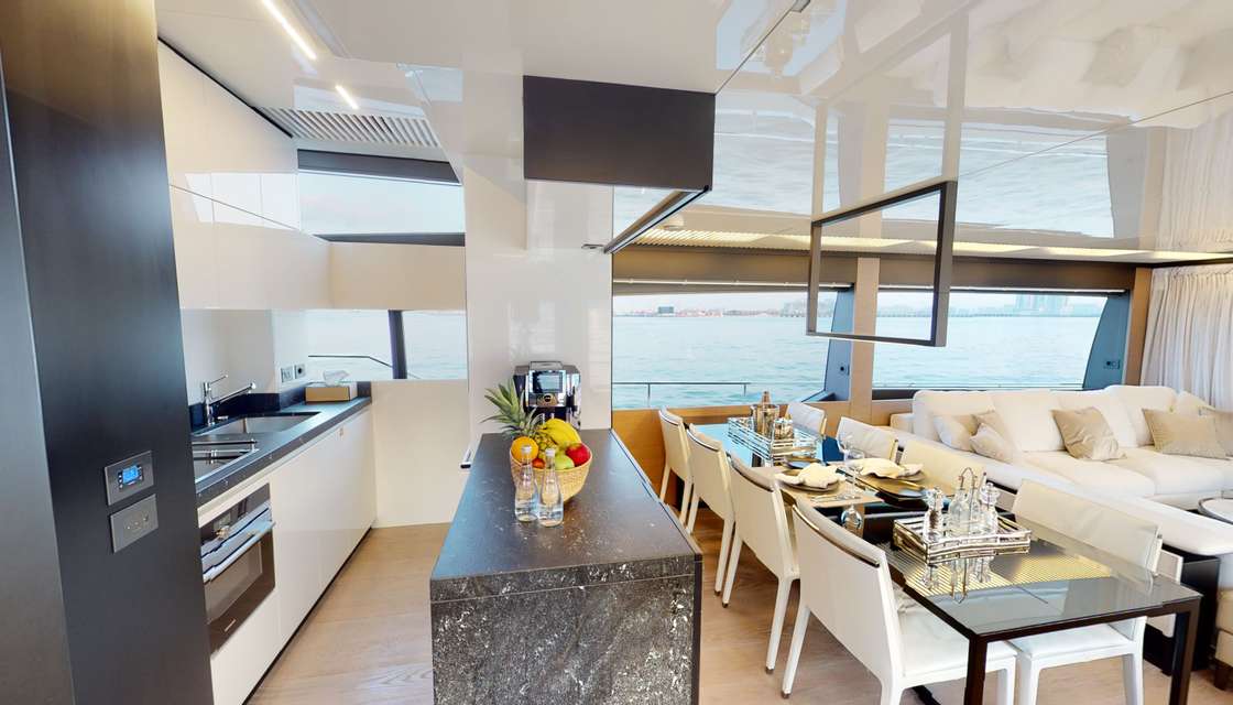 Ferretti 780