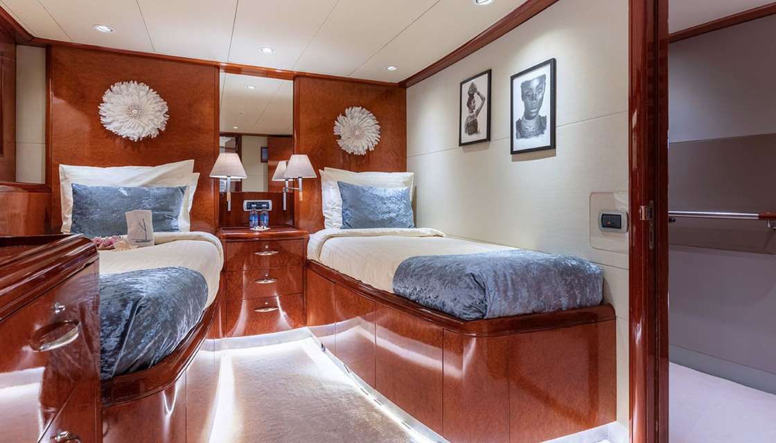 Camper & Nicholsons 121