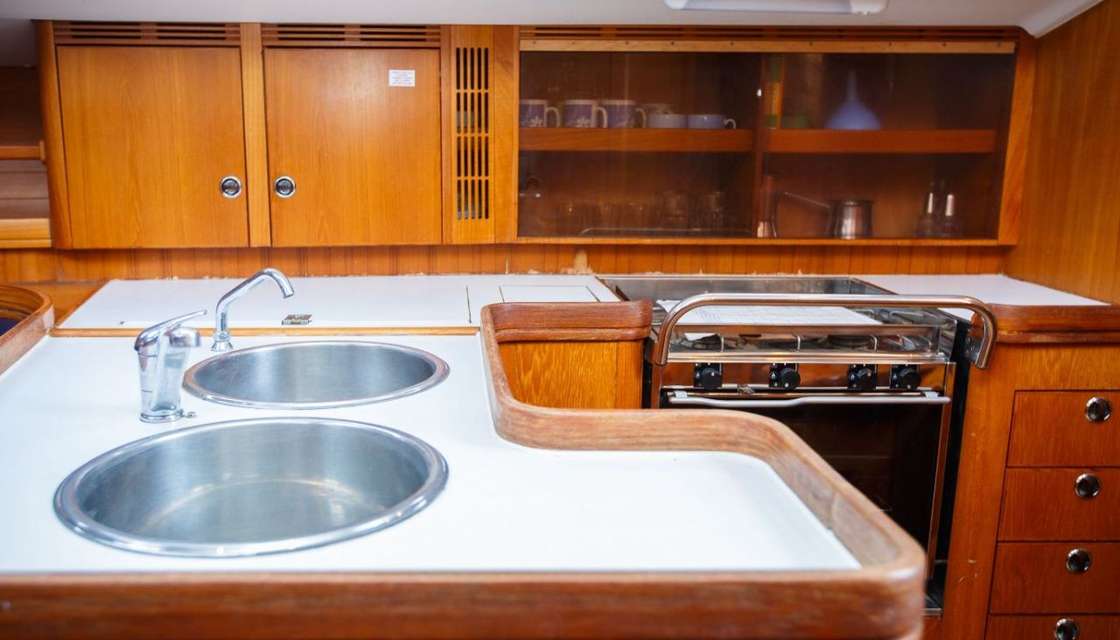 Layout of the boat Elan 40