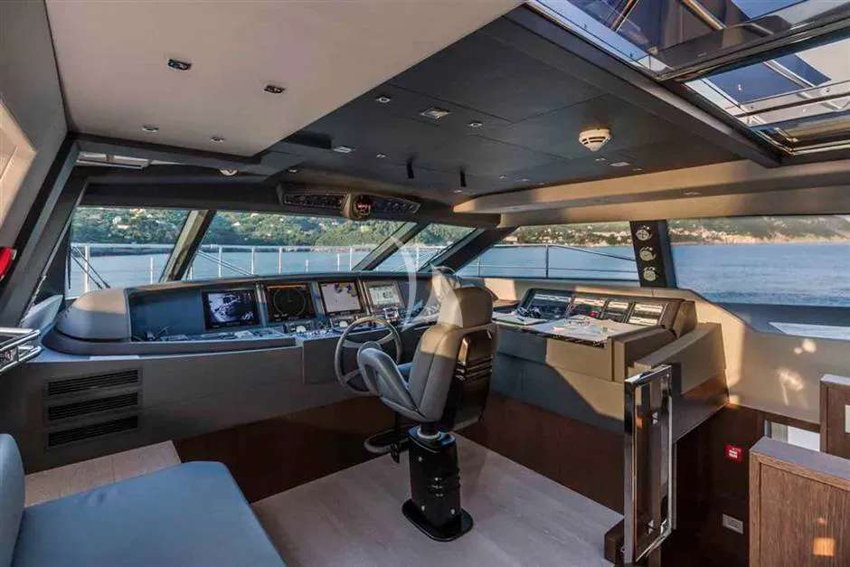 Ferretti Custom Line 100