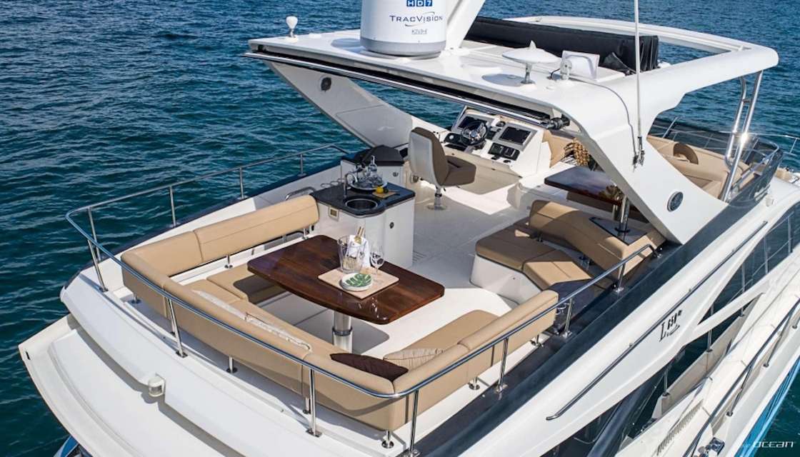 Sea Ray L650 Fly