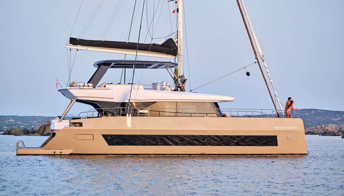 Moon Yacht 60