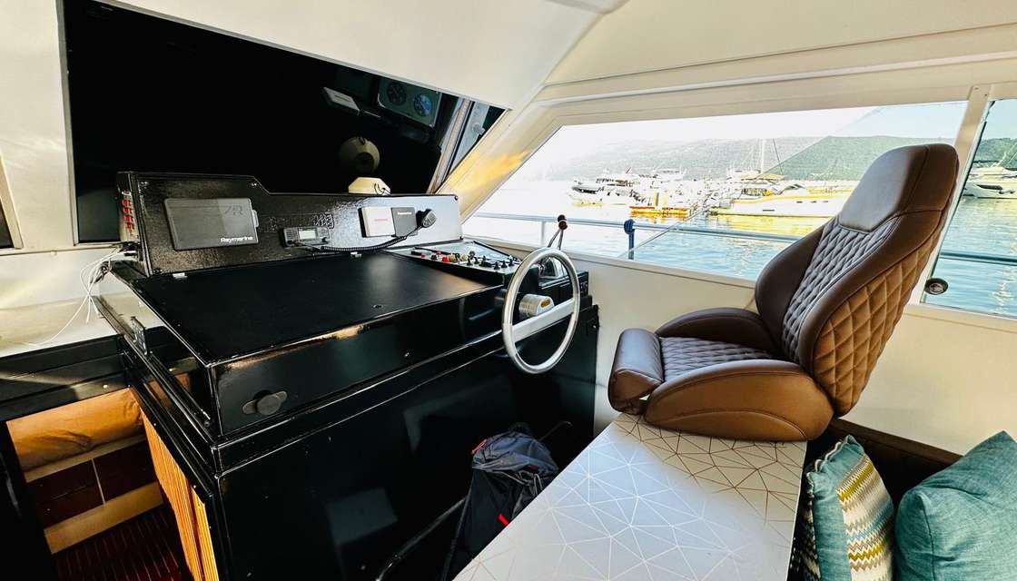 Ferretti 39 fly