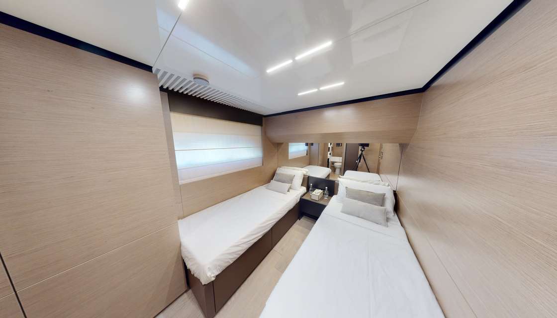 Ferretti 780