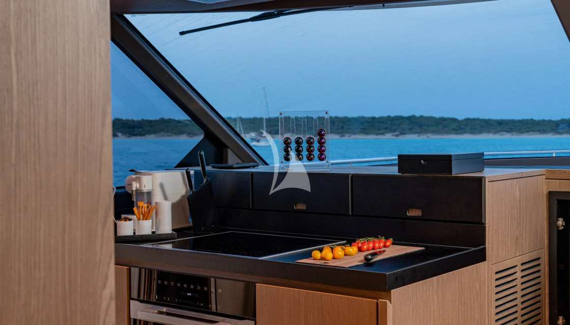 Azimut Magellano 66