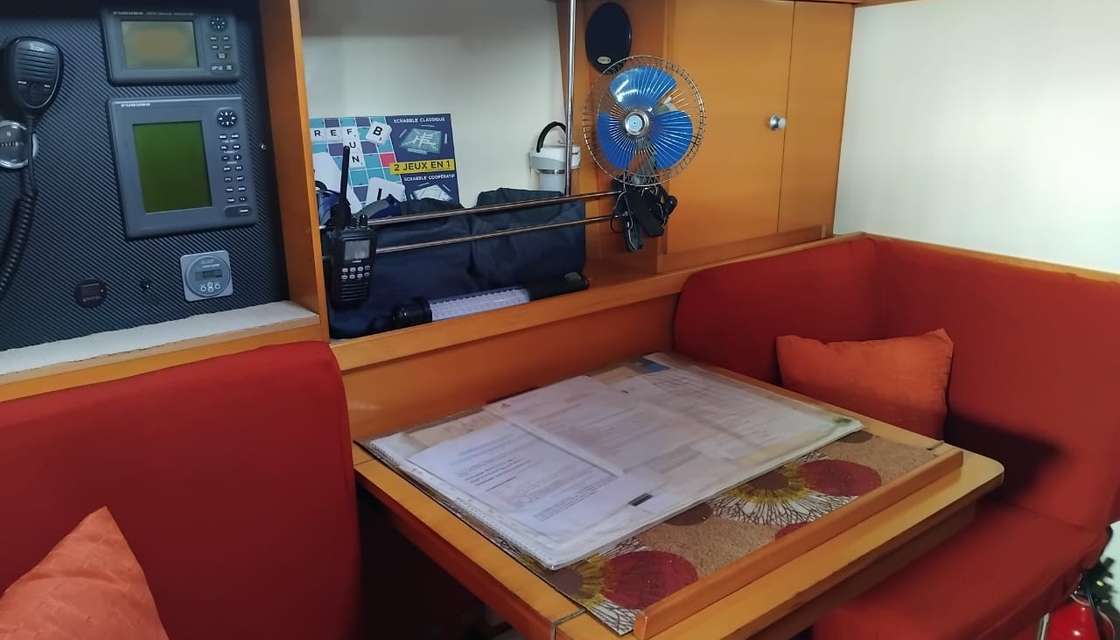 Hanse 370