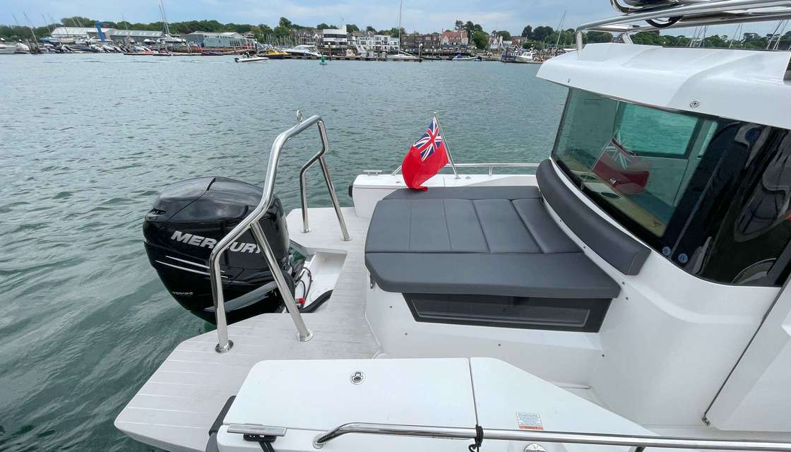 Axopar 28 Cabin