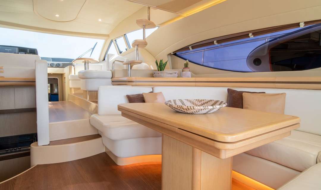 Ferretti 550