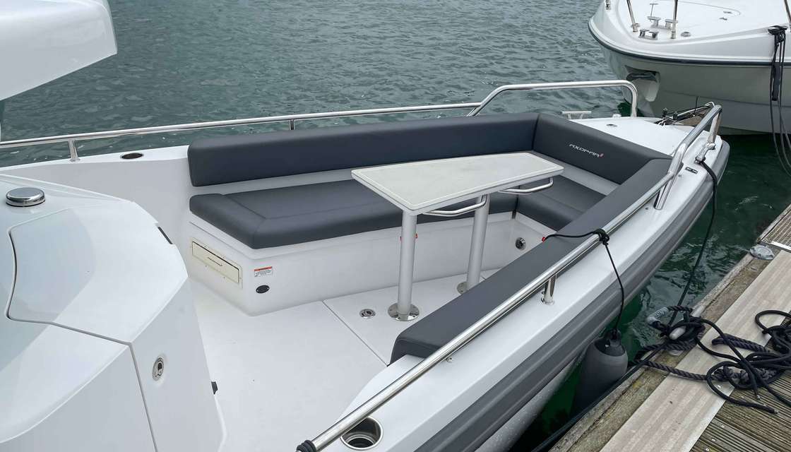 Axopar 28 Cabin