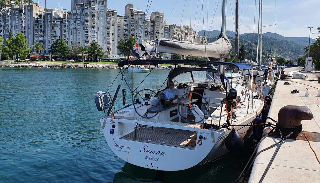 Salona 44