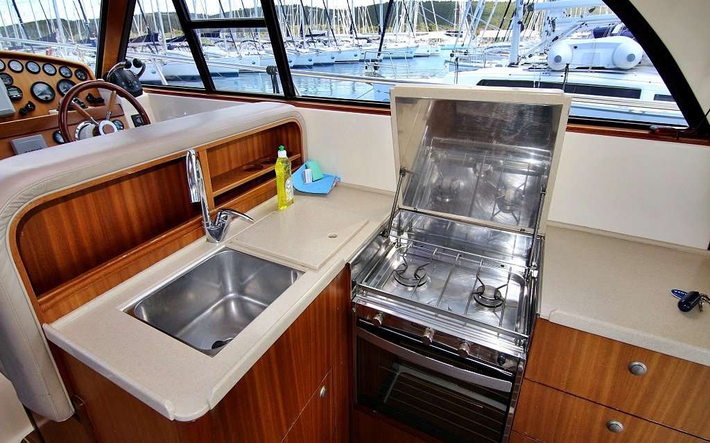 SAS Adriana 44