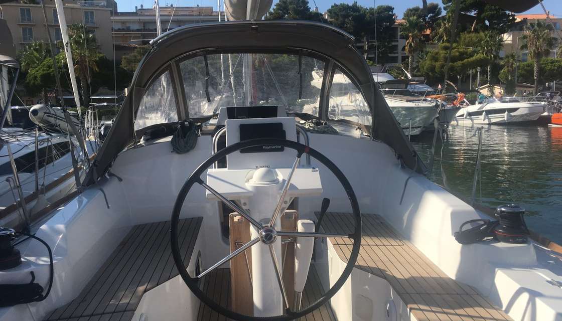 Sun Odyssey 319
