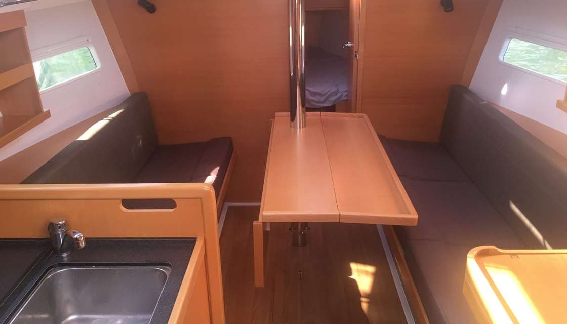Sun Odyssey 319