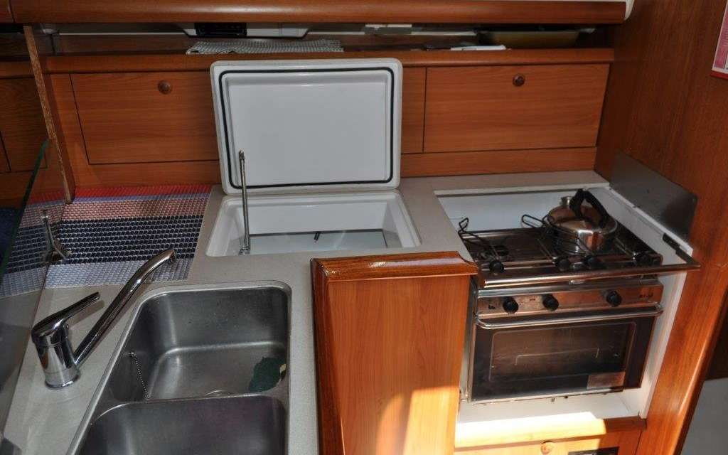 Sun Odyssey 37