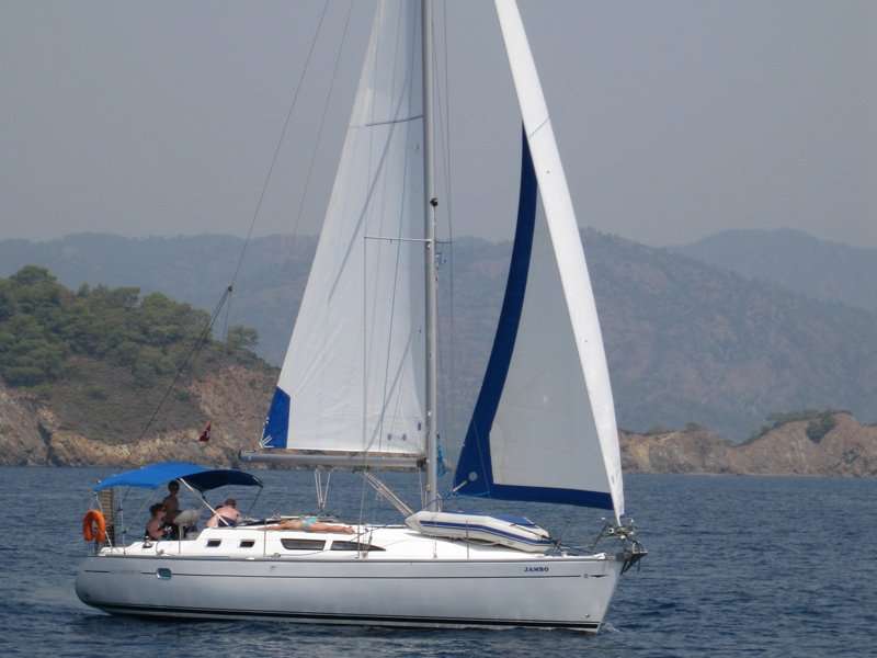 Sun Odyssey 37