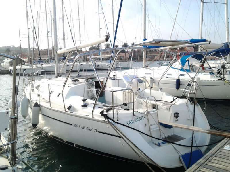 Sun Odyssey 37
