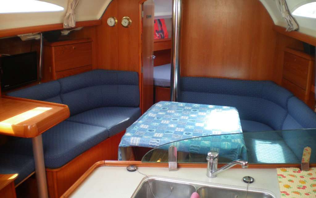 Sun Odyssey 37