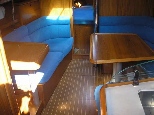 Sun Odyssey 37