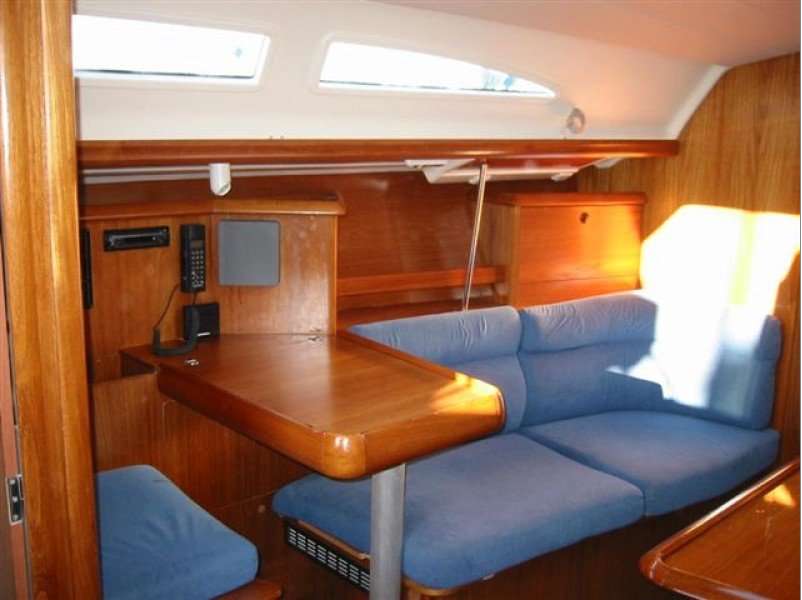 Sun Odyssey 37