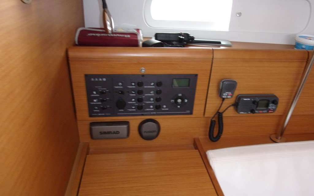 Sun Odyssey 379