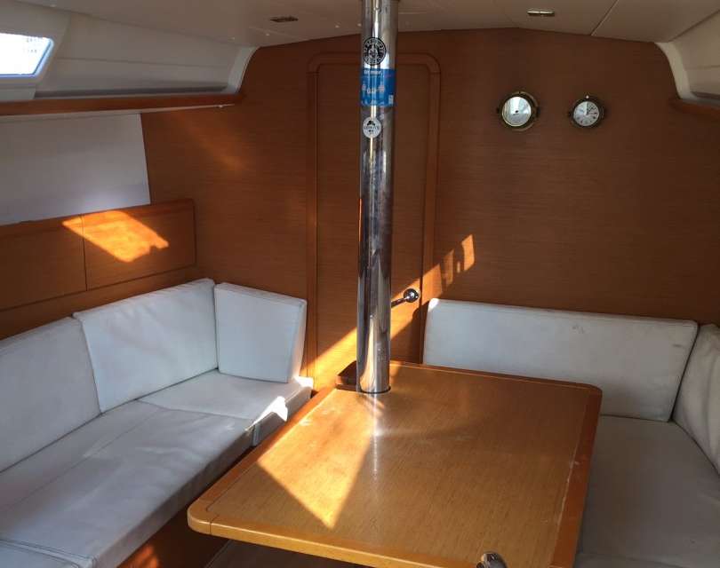 Sun Odyssey 379