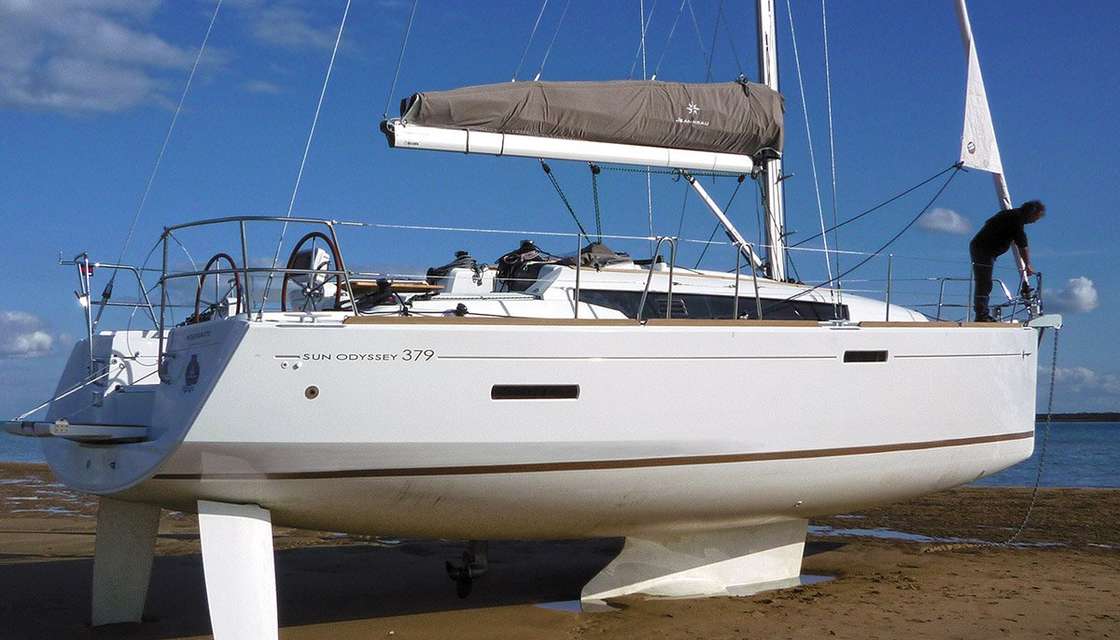 Sun Odyssey 379