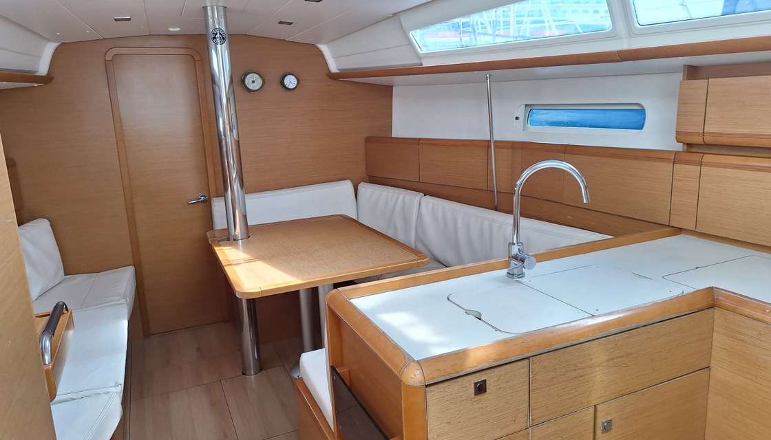 Sun Odyssey 379