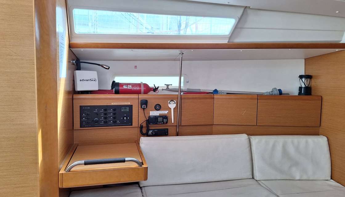 Sun Odyssey 379