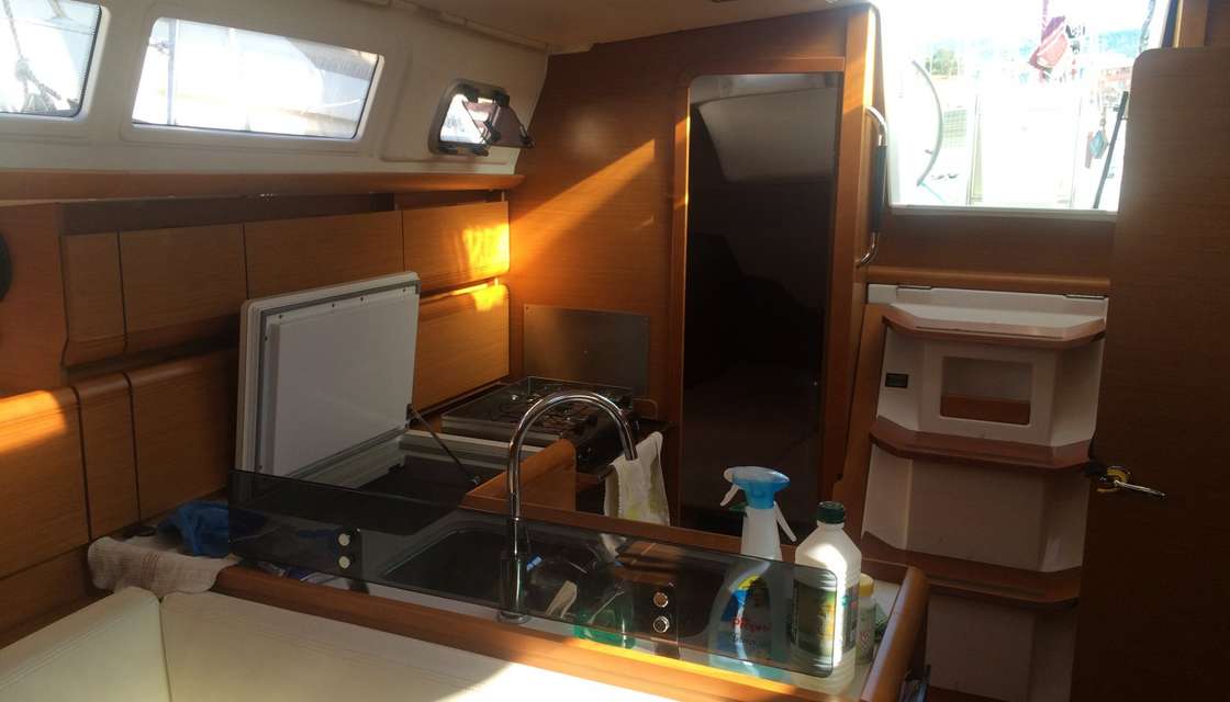 Sun Odyssey 379