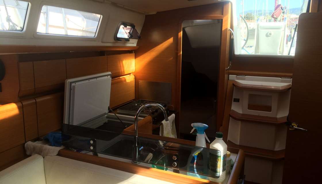 Sun Odyssey 379