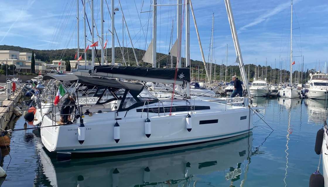 Sun Odyssey 380