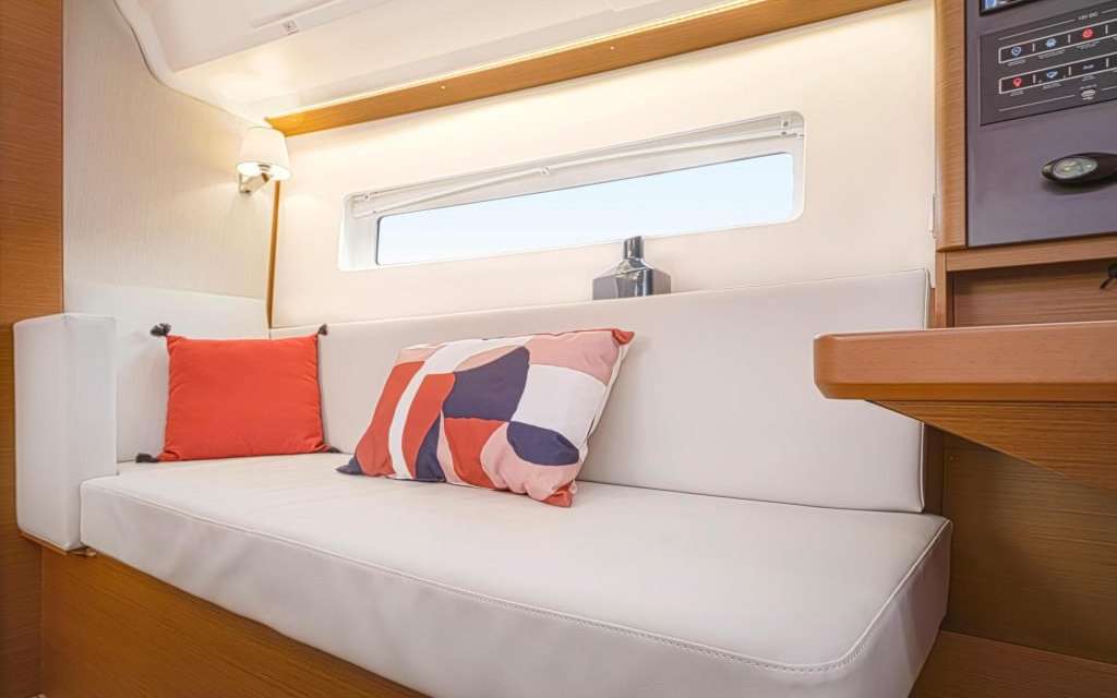 Sun Odyssey 380