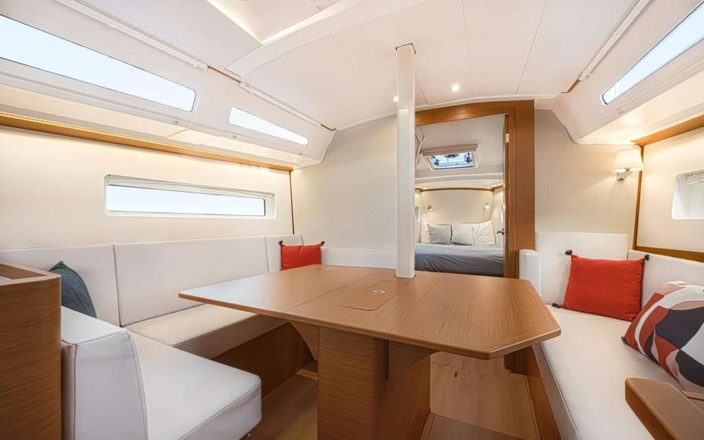 Sun Odyssey 380