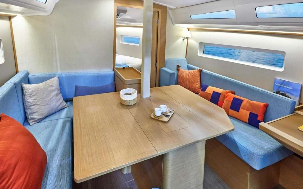 Sun Odyssey 380