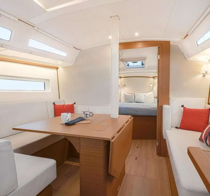 Sun Odyssey 380