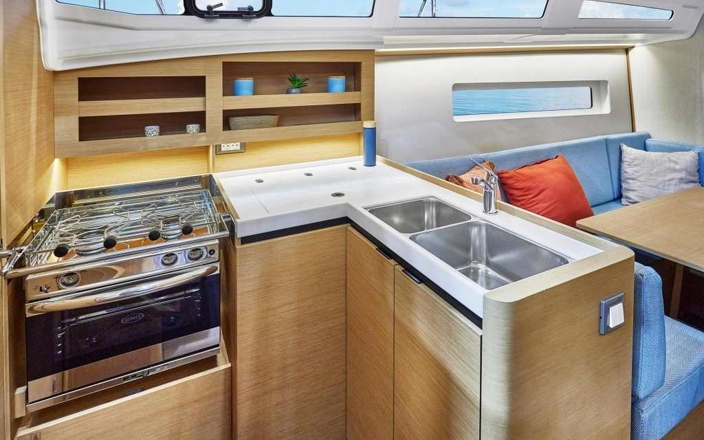 Sun Odyssey 380