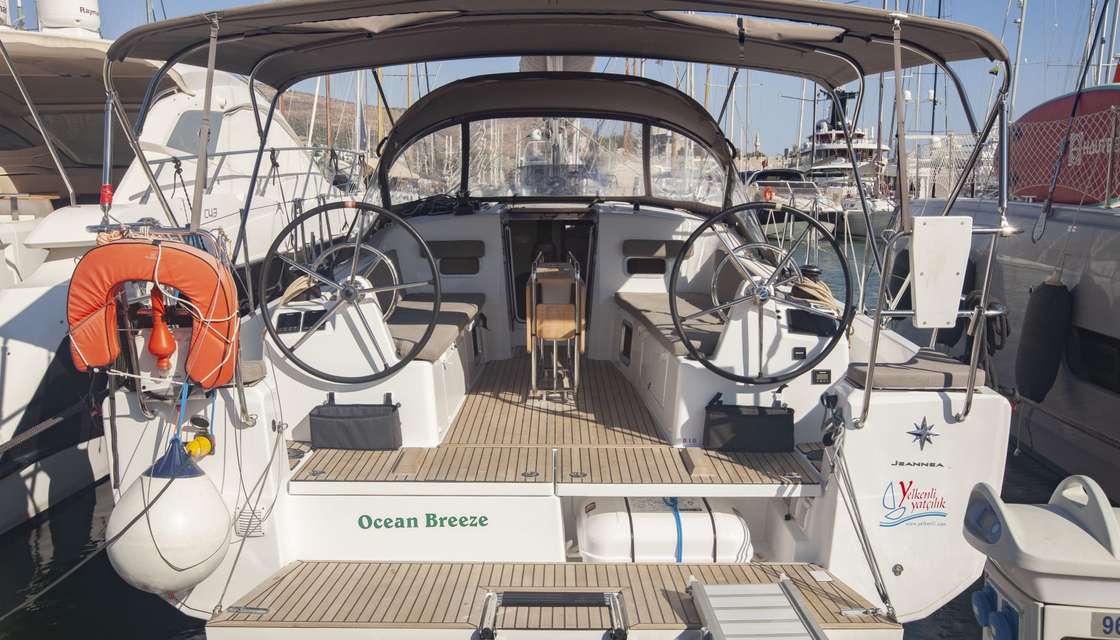 Sun Odyssey 380