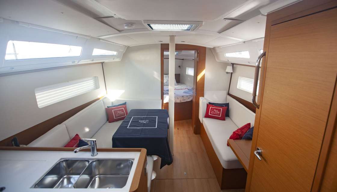 Sun Odyssey 380