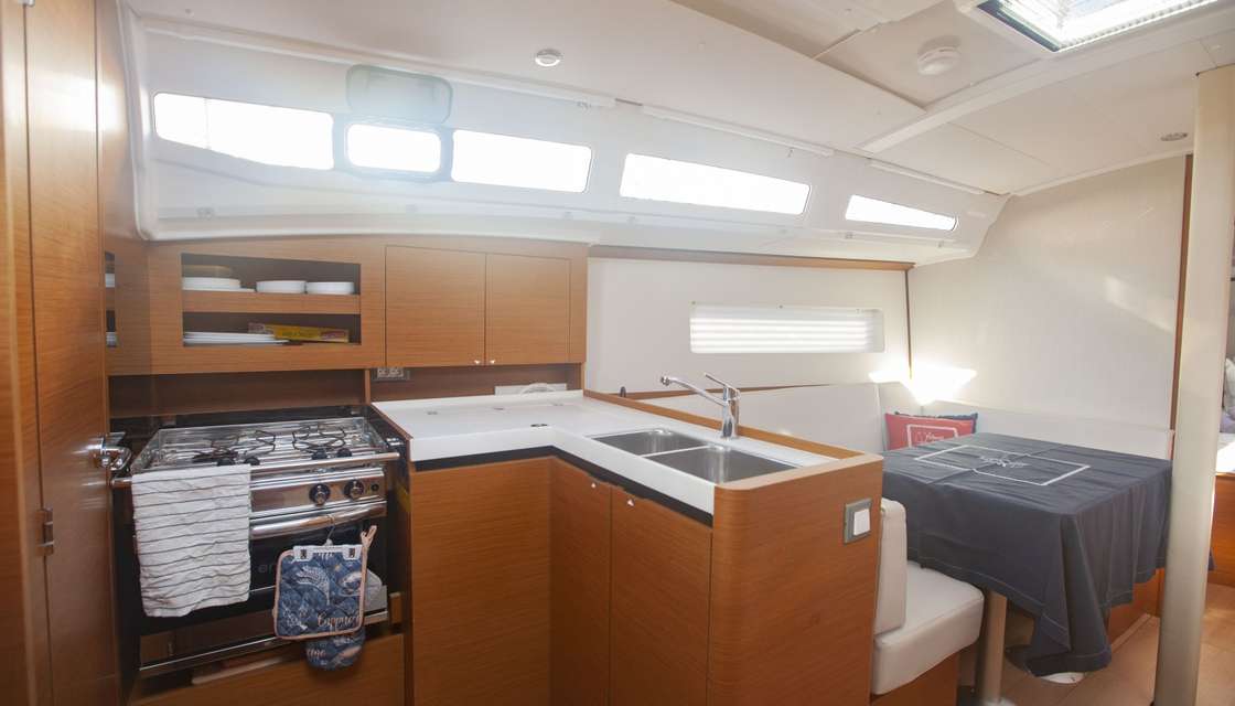 Sun Odyssey 380