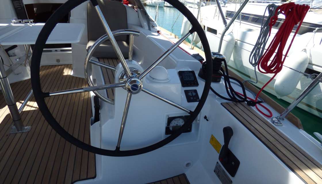 Sun Odyssey 389