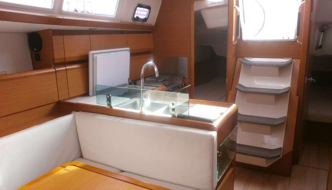 Sun Odyssey 389