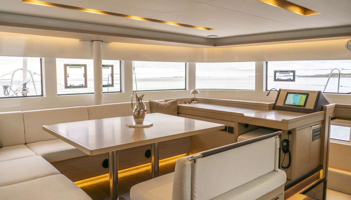 Un bateau lumineux et confortable
