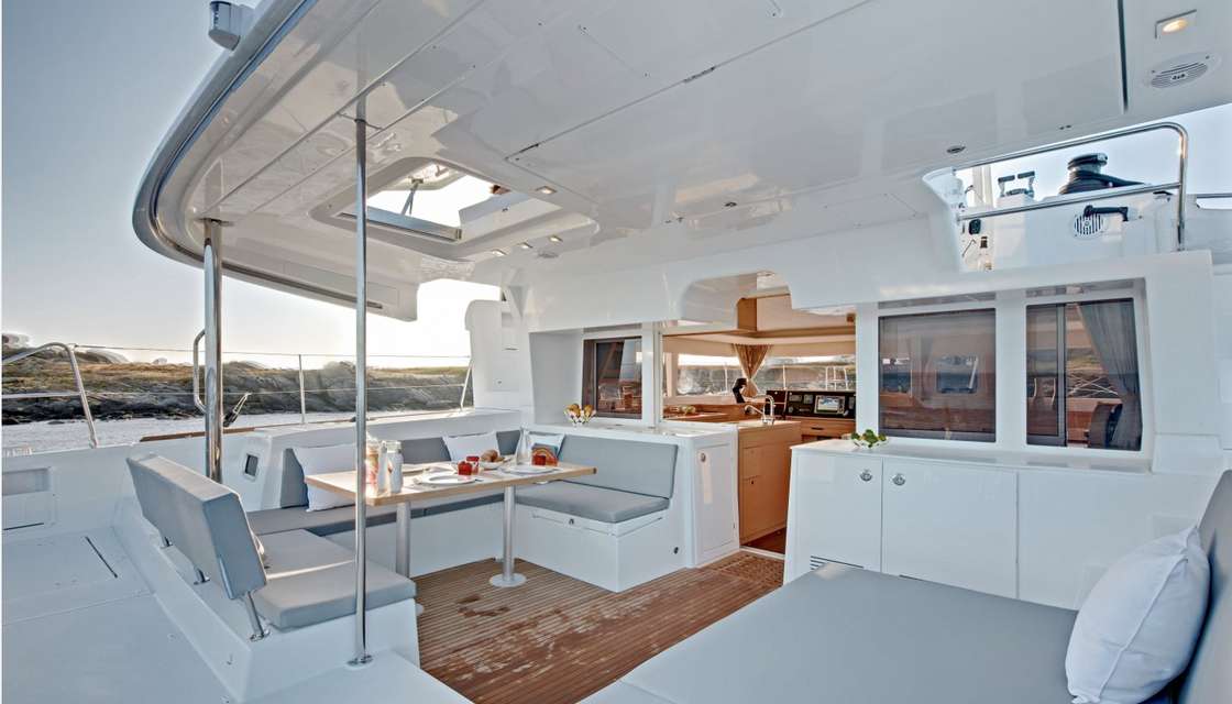 Sur le Lagoon 450, chaque espace est con&ccedil;u pour votre confort