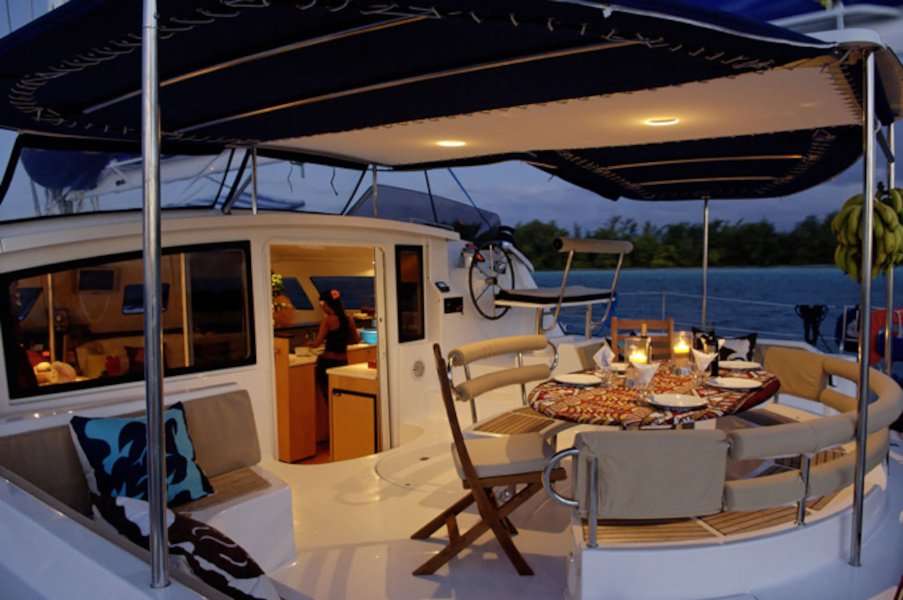 Disfruta del atardecer a bordo