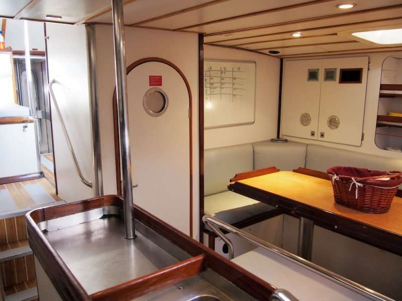 Un carr&eacute; spacieux et adapt&eacute; &agrave; la vie en navigation !