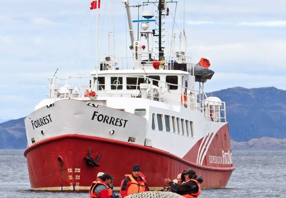 Excursion en zodiac pour rejoindre la terre